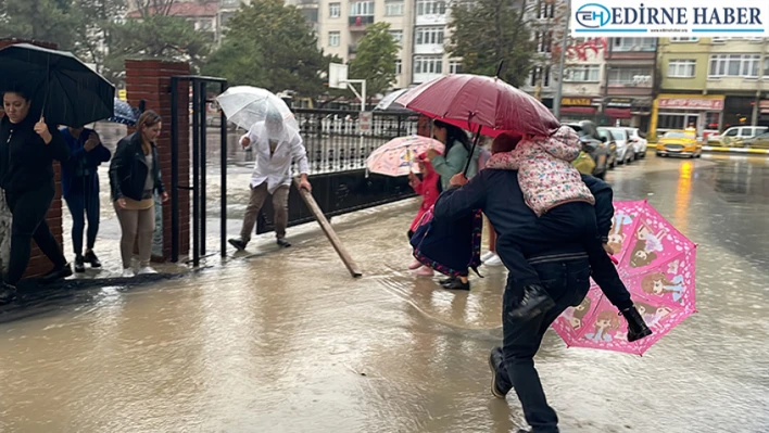 Kuvvetli sağanak yaşamı olumsuz etkiledi