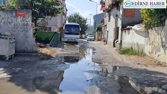 Mahalleli su patlağına isyan ediyor