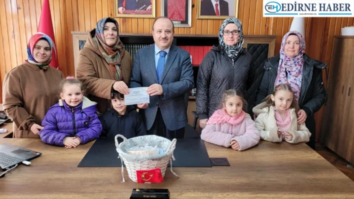 Miniklerden Deprem Bölgesine Anlamlı Bağış