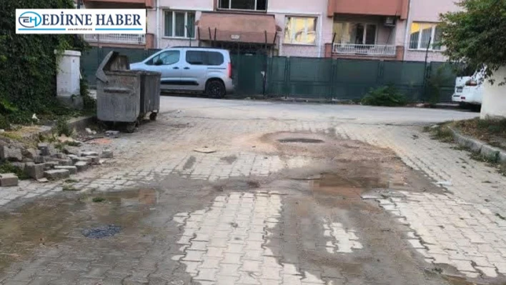 Mithatpaşa'da 1 haftadır akan suya kim dur diyecek?