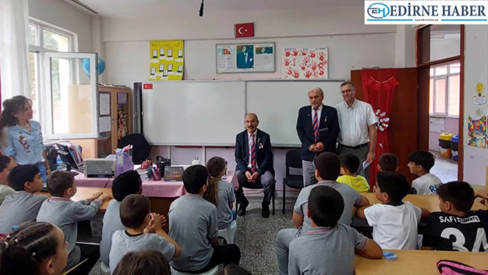 Öğrencilerle buluşan Kıbrıs Gazileri anılarını anlattı