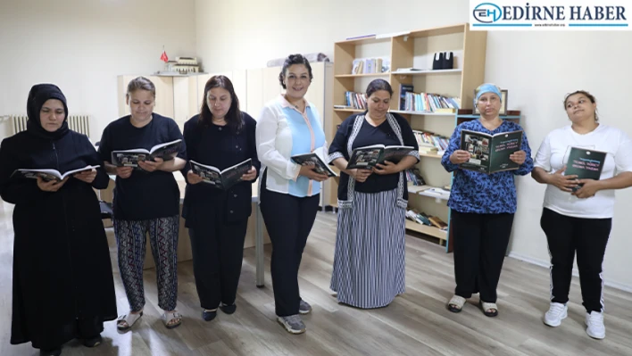 Okuma yazma bilmeyen kadınlar Halk Eğitimi Merkezinin kurslarıyla kendilerini geliştiriyor