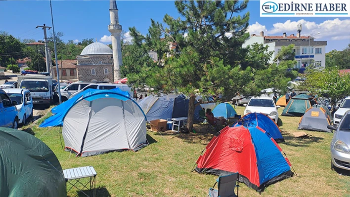 Otellerde yer bulamayan güreş sevdalıları, çadırlarda konaklıyor