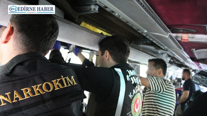 Otobüsün havalandırma boşluğunda uyuşturucu ele geçirildi