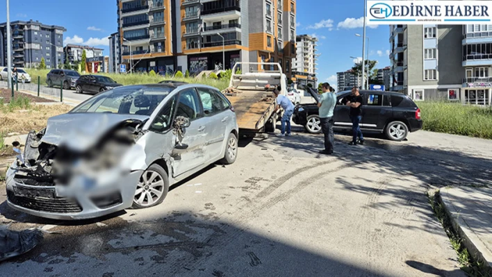 Otomobil ile cipin çarpıştığı kazada 3 kişi yaralandı