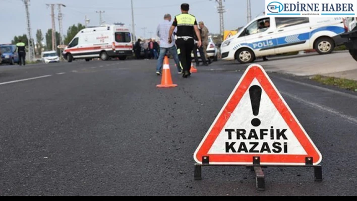 Otomobilin radar aracına çarptığı kazada 1'i polis 2 kişi yaralandı