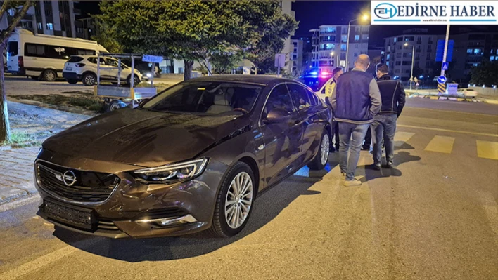 Otomobille çarpışan motosikletin sürücüsü yaralandı