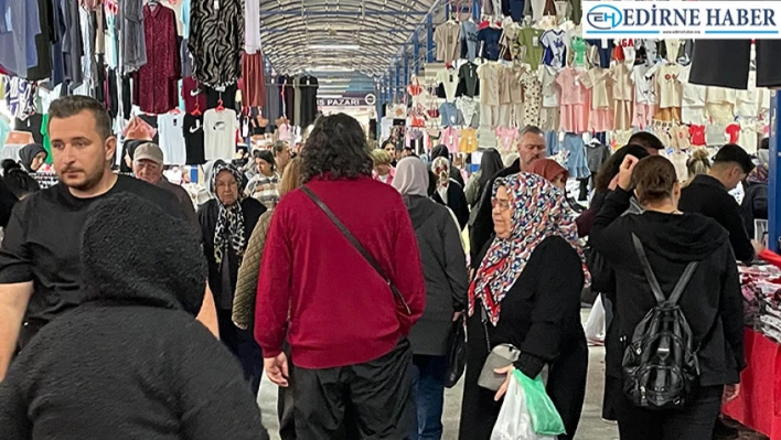 Pazar serin ve yağışlı havaya rağmen doldu taştı