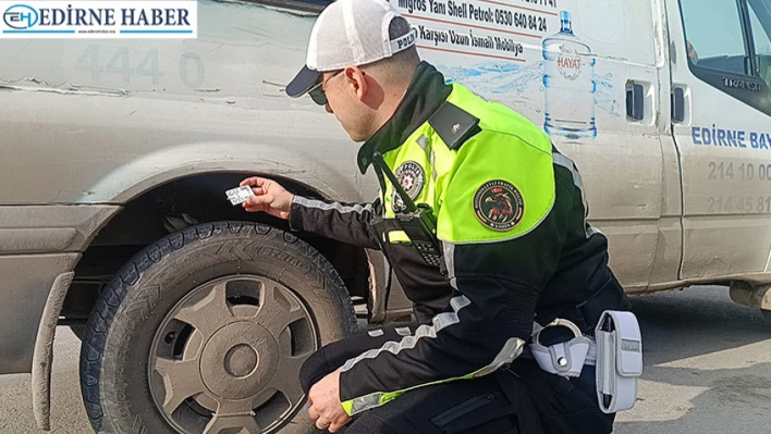 Polis ekiplerinden kış lastiği denetimi