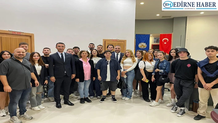 Radyo programı dersini uygulamalı öğreniyorlar