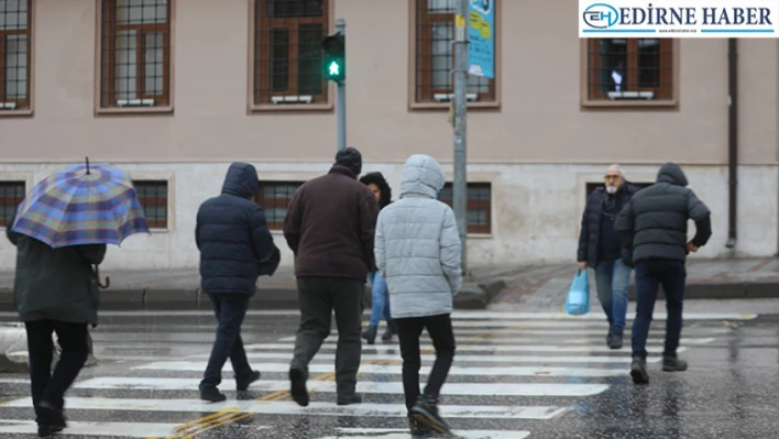 Sağanak nedeniyle cadde ve sokaklar göle döndü