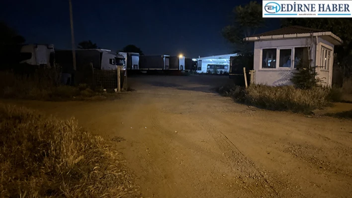 Saldırgan köpekleri almaya giden muhtar bahçeye kilitlendi