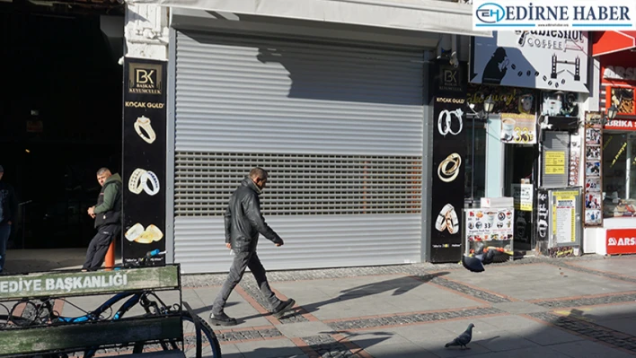 Saraçlar Caddesi'nde yaşanan kesinti kepenk kapattırdı