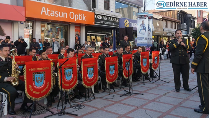 Saraçlarda askeri bando konser verdi