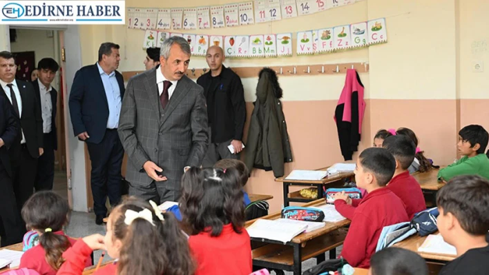 Sezer Keşan'da öğrencilerle bir araya geldi