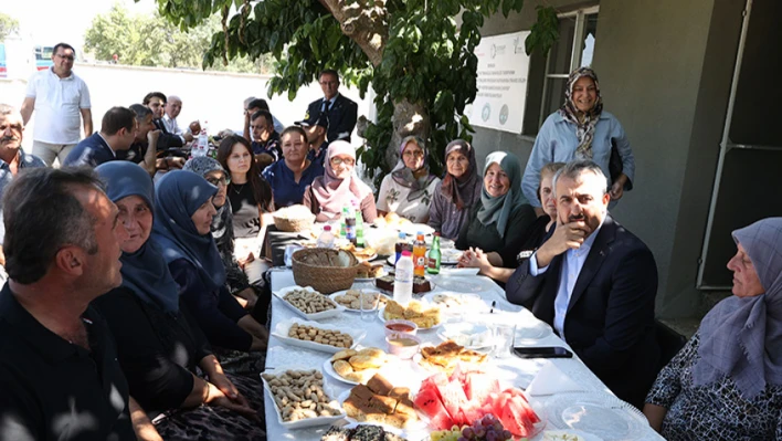 Sezer Meriç'te fıstık üreticileriyle bir araya geldi