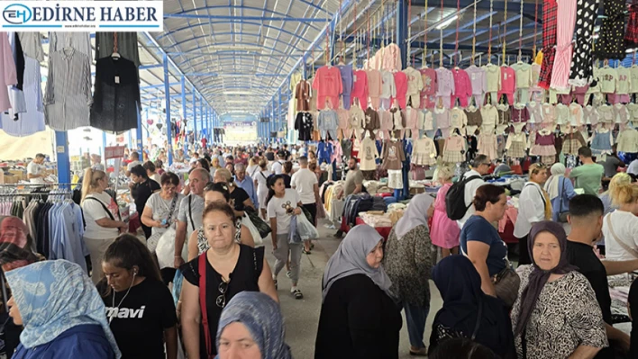 Sezon sonu hareketliliği pazar esnafının yüzünü güldürdü