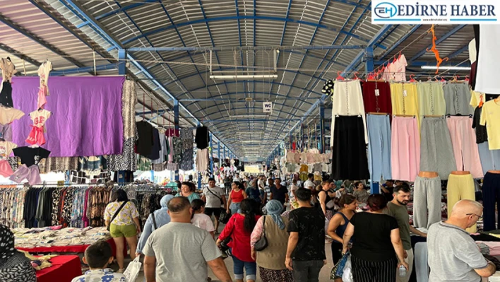 Sıcaklara rağmen Cuma Pazarı'nda yoğunluk