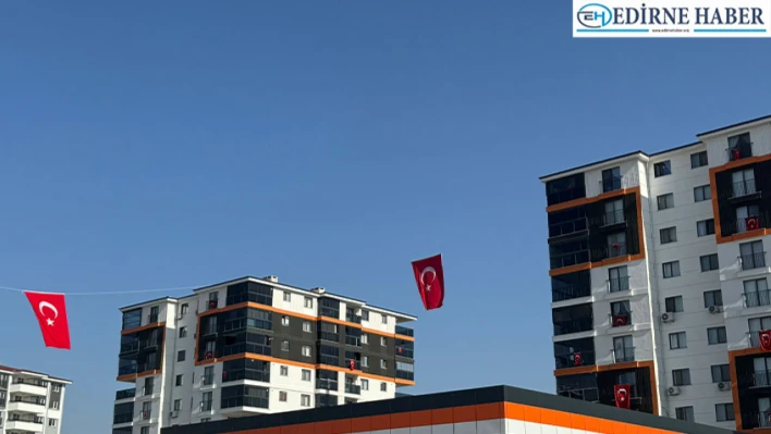 Site kırmızı-beyaza büründü