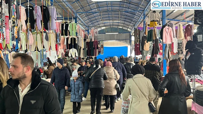 Soğuk havaya rağmen pazarda yoğunluk oluştu