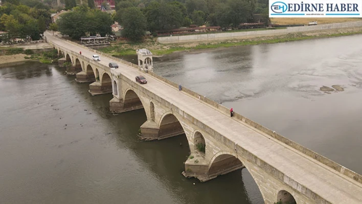 Su seviyesi azalan Meriç Nehri'nde tarihi köprünün ayakları ortaya çıktı