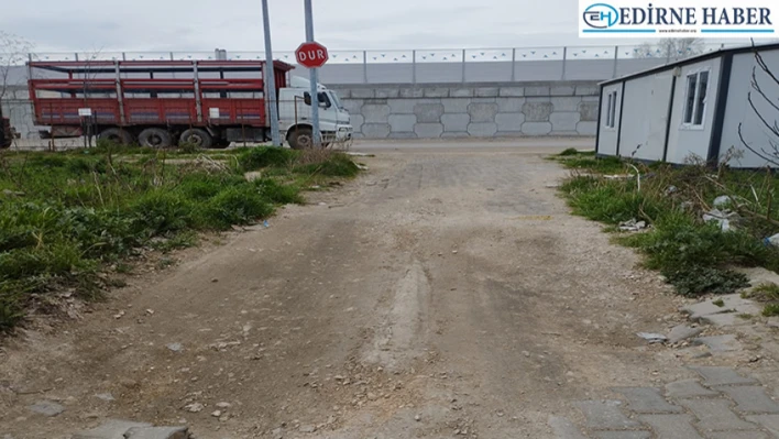 Talatpaşa Mahallesi'nde vatandaşlar yol sorununa isyan etti