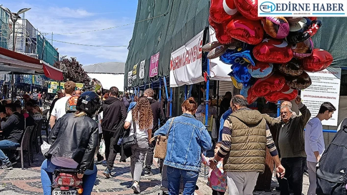 Tatil cadde ve sokakları doldurdu