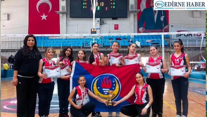 TED Edirne Koleji Küçük Kız Voleybol Takımı 3. Oldu