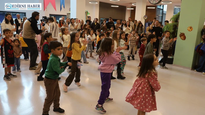 TED'li öğrenciler sonbaharı oyun ve dansla karşıladı