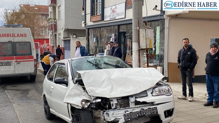 Tekirdağ'da otomobil ile işçi servisi çarpıştı, 1 kişi öldü, 3 kişi yaralandı