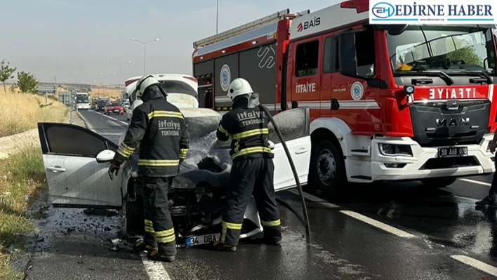 Tekirdağ'da seyir halindeyken yanan araç kullanılamaz hale geldi