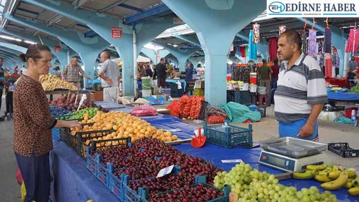 Tezgahları süsleyen yaz meyveleri yoğun ilgi görüyor