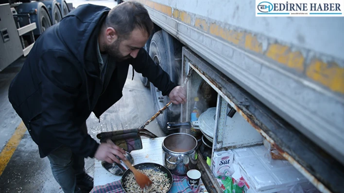 Tır şoförleri, ramazanı ailelerinden uzakta geçiriyor