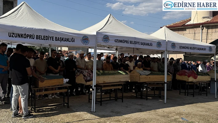 Trafik kazasında hayatını kaybeden 5 kişinin cenazeleri defnedildi