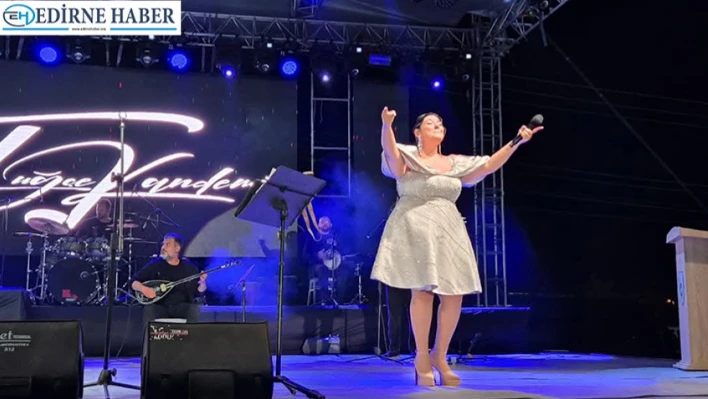 Tuğçe Kandemir İpsala'da konser verdi