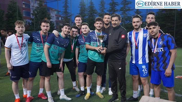 Uluslararası öğrencilerin katıldığı futbol turnuvasının şampiyonu Yunanistan