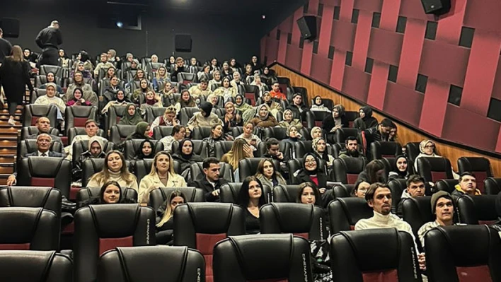 Uluslararası öğrenciler, Sadık Ahmet filminde bir araya geldi
