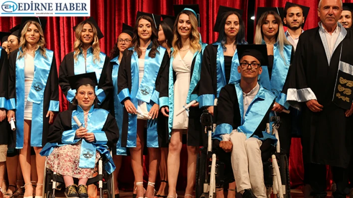 Üniversiteden mezun olan engelli öğrenciler, hedefleri ve azimleriyle takdir topluyor
