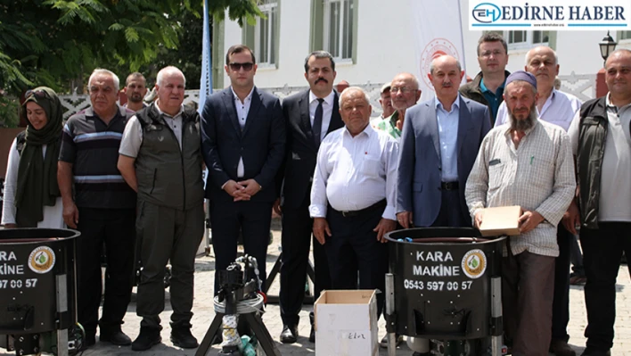 Üreticilere devlet destekli ilaçlama ve hasat makinesi dağıtıldı