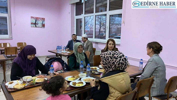 Vali Kırbıyık'ın eşi, depremzede ailelerle iftarda bir araya geldi