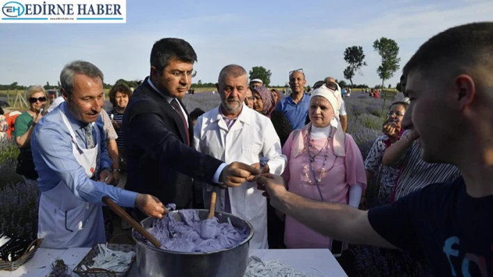 Vali Kırbıyık, vatandaşlara lavantalı helva ikramında bulundu