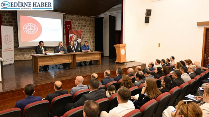 Valisi Sezer, dezavantajlı bölgelerdeki okulların yöneticileriyle toplantı yaptı