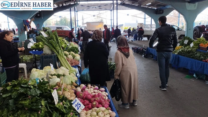 Vatandaşlar kışlık sebze için pazara akın etti