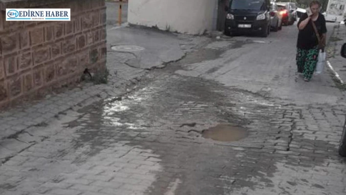 Vatandaşlar 'Su boşa akıyor' diyerek belediyeye seslendi
