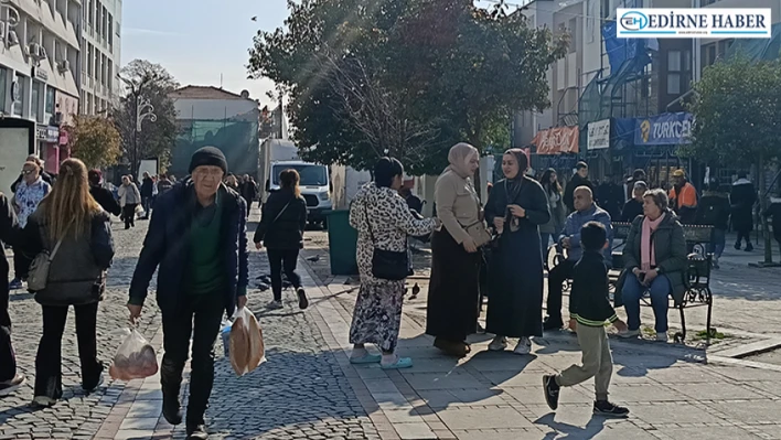 Yaz havası cadde ve sokakları doldurdu