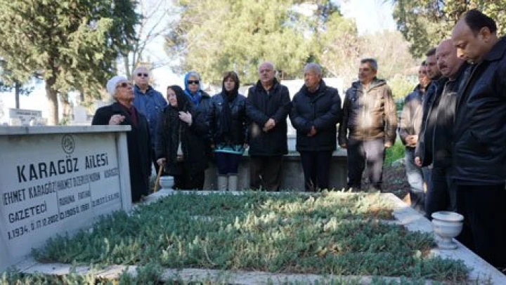 Kabri başında anıldı