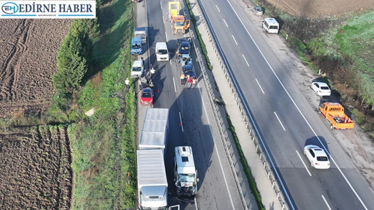 10 aracın karıştığı zincirleme trafik kazasında 7 kişi yaralandı