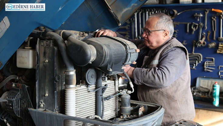 Çırak olarak başladığı mesleğini 54 yıldır sürdürüyor