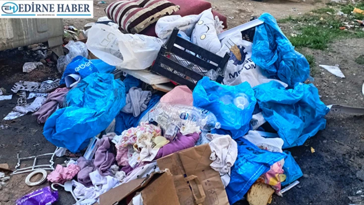 Çokalca Camii Sokak’ta tepki: çöpler günlerdir toplanmıyor