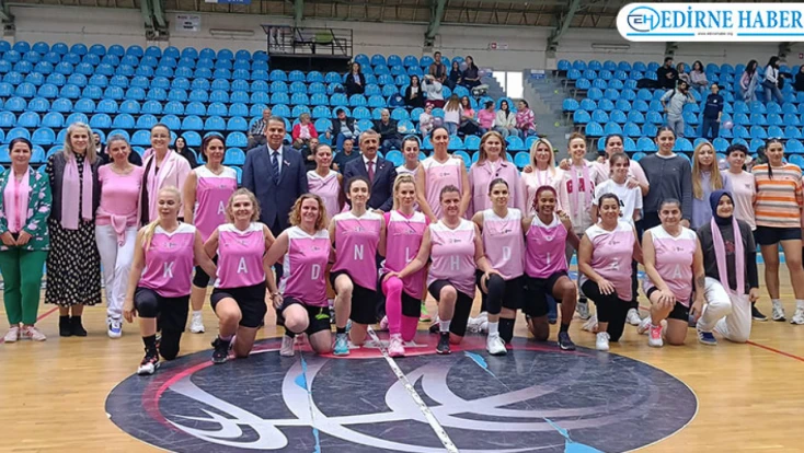 Meme kanseri farkındalığı için “Pembe Dostluk Maçı” düzenlendi